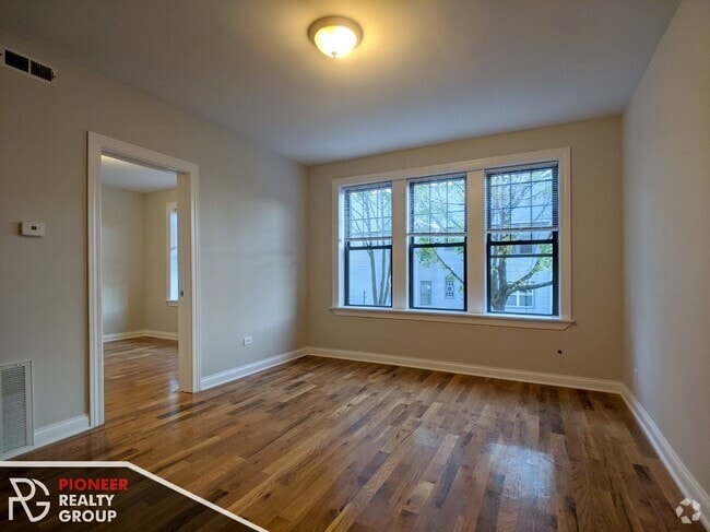 Building Photo - 1446 W Byron St Unit 1450-1 Rental