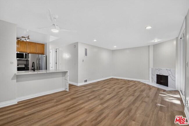 Photo - 6305 Green Valley Cir Unit 115