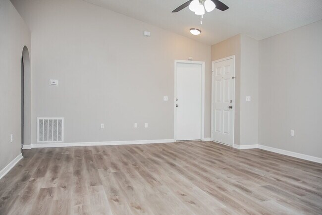 Photo - 1023 Brenton Leaf Dr