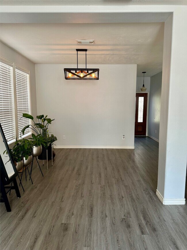 Photo - 9102 Rolling Rapids Rd