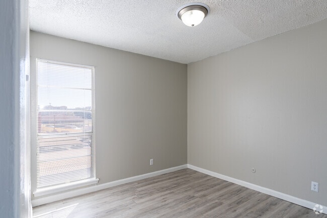 2BR, 1BA - 752SF - Second Bedroom