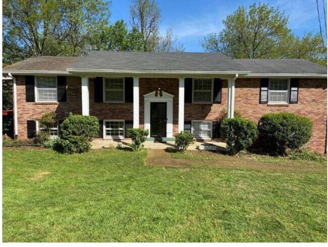 Building Photo - Very large four bedroom Brick two-story in Englewood