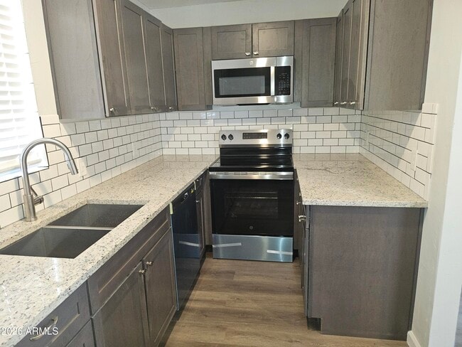 Photo - 524 W 3rd Pl