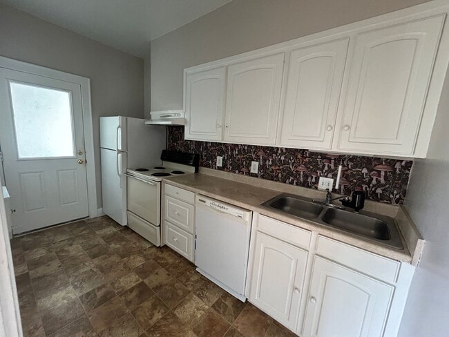 Photo - 743 1/2 Ratcliff St