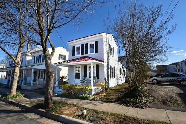 Photo - 918 Mercer St