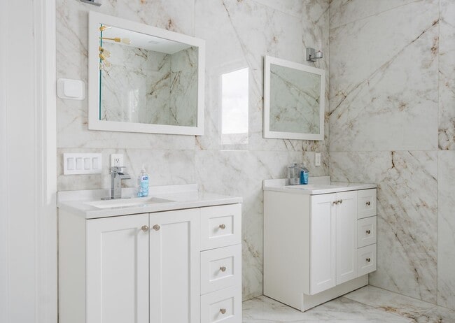 Photo - Luxury 5-Bedroom Retreat on 6.5 Acres — Fu...