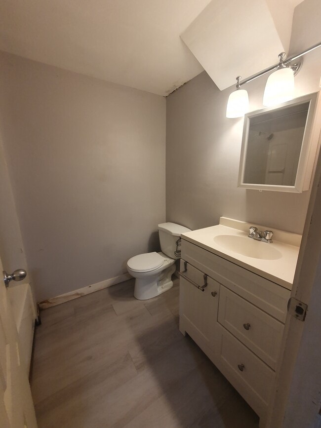 Photo - 1790 Hemlock St