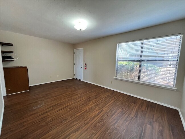 2526 W Prairie St Unit 108