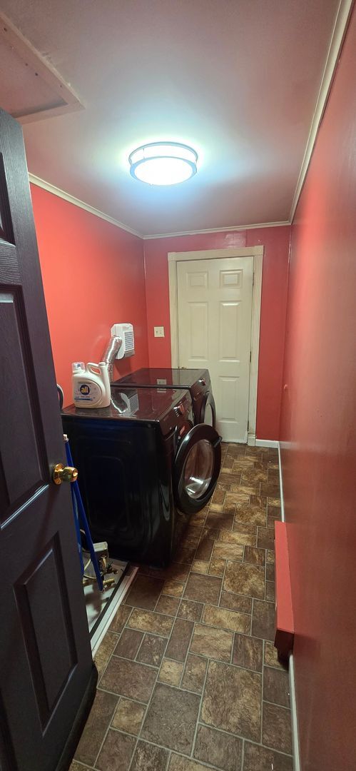 Photo - Cozy 3 bedroom house in Henryville with large deck!