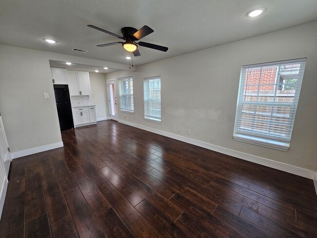 Photo - Near Bishop Arts District 2-bedroom, 1-bath duplex