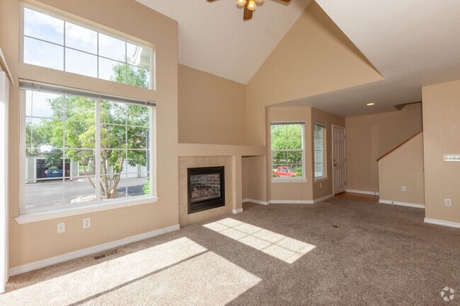 Building Photo - Spacious 3-Bedroom Townhome in Prime South...
