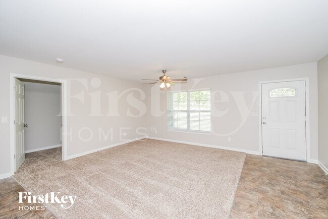 Photo - 1805 Seayes Rd SW