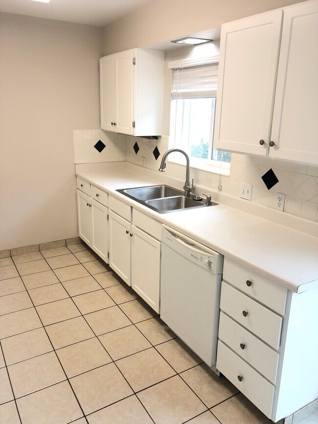 Photo - 636 Columbus St E