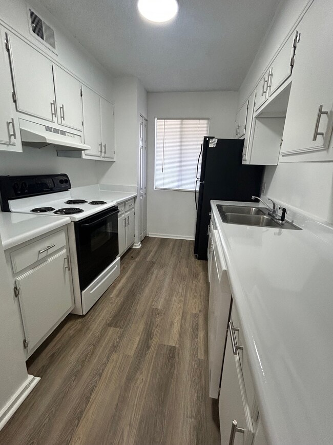 02_Cocina - 1208 Bush River Rd Unidad B3