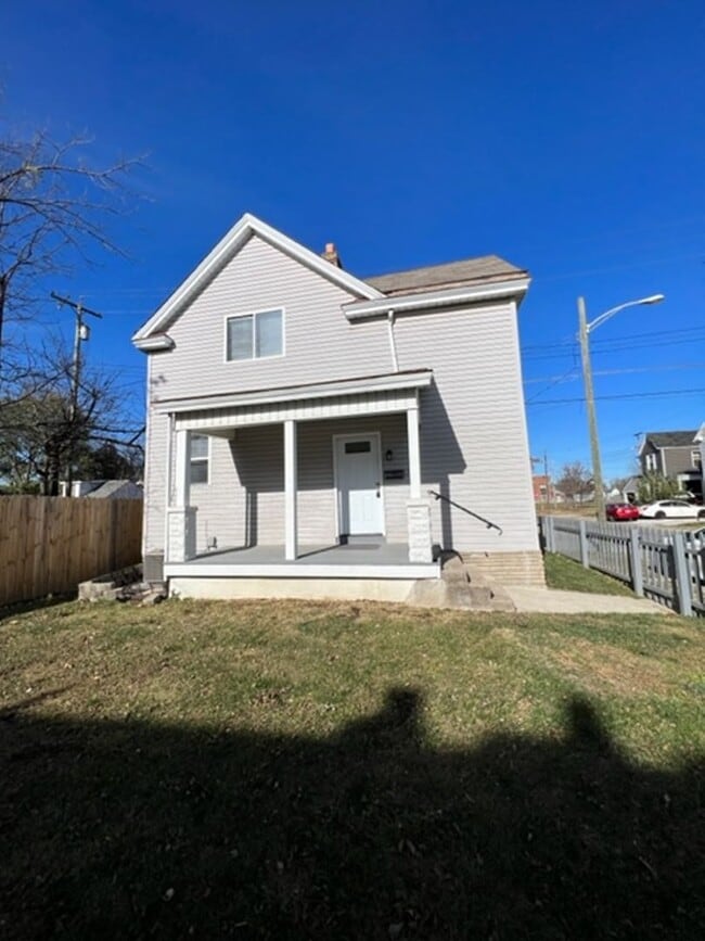 Photo - Charming 2 Bedroom Home with Fenced Yard Available for Pre-Lease!