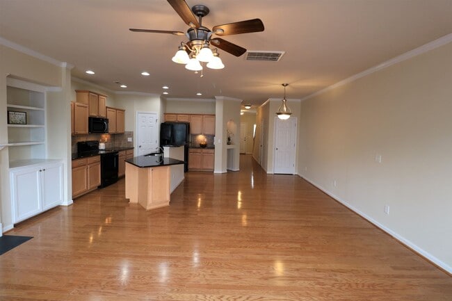 Photo - 982 Silver Leaf Dr