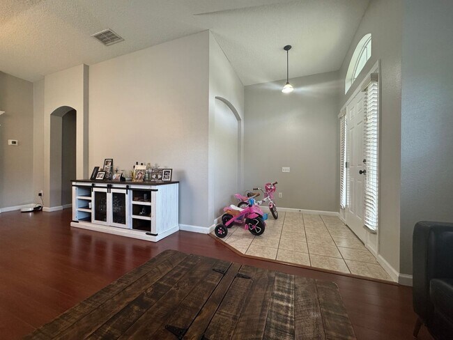 Photo - 4/2 in Gated Community near Tuskawilla Rd ~ Tile and Laminate Floors ~ Screened Patio ~  Communit...