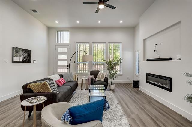 Photo - 2618 Carpenter Ave