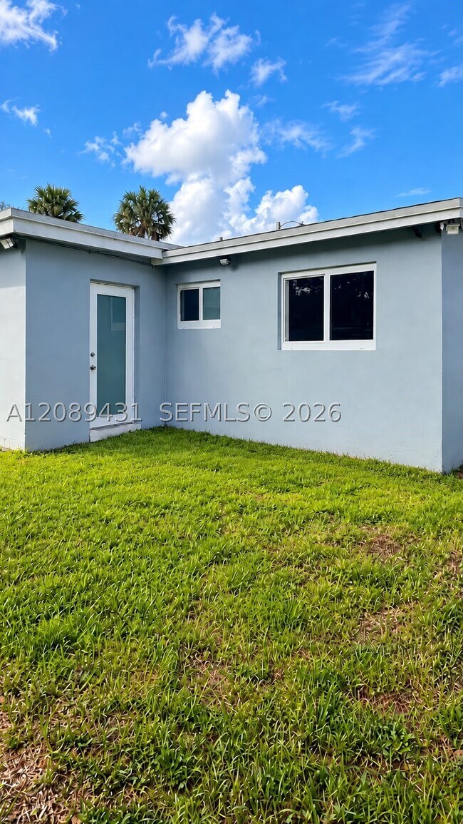 4960 SW 28th Terrace