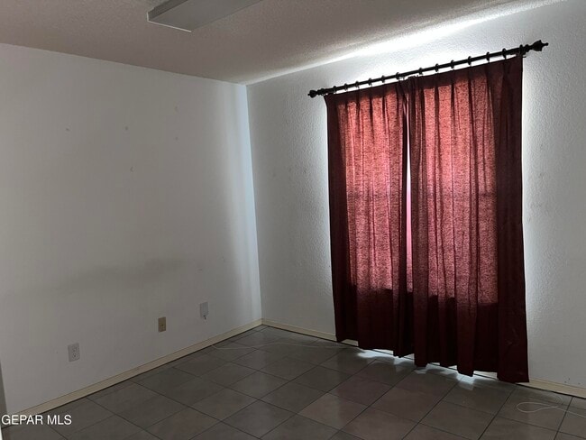 Photo - 4006 Skyline Ave