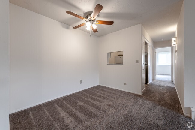 2BR, 1BA - 825SF