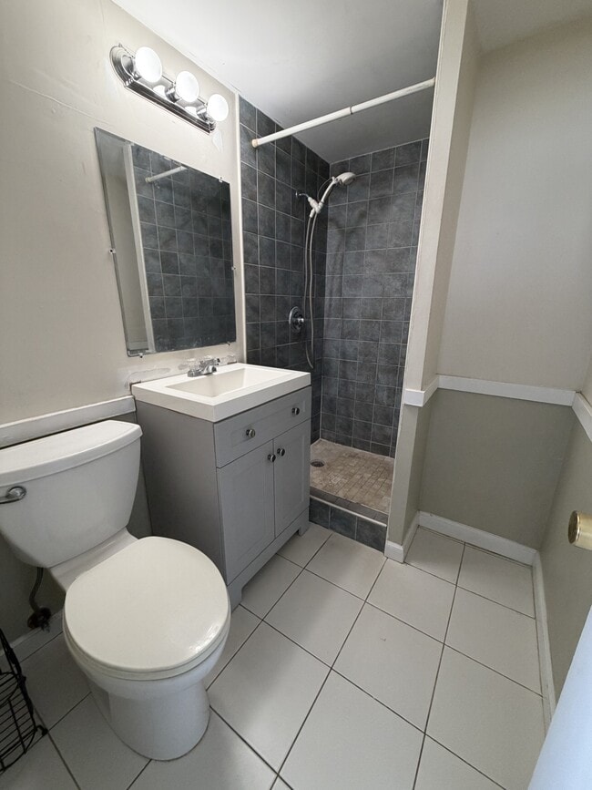 Photo - 2421 Ala Wai Blvd