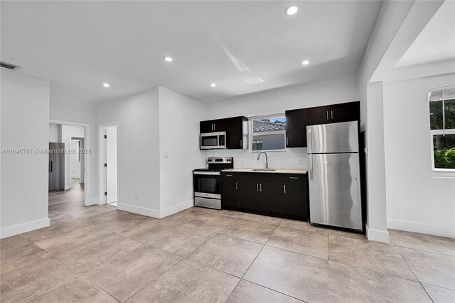 Photo - 21 NE 48th St