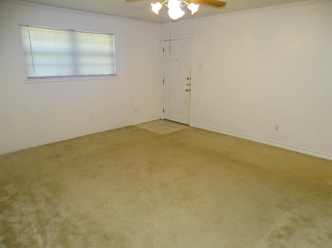 Photo - 4818 66th St