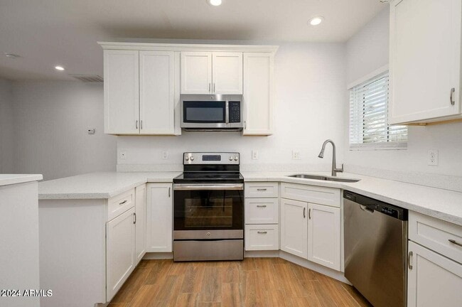 Photo - 1341 E Polk St