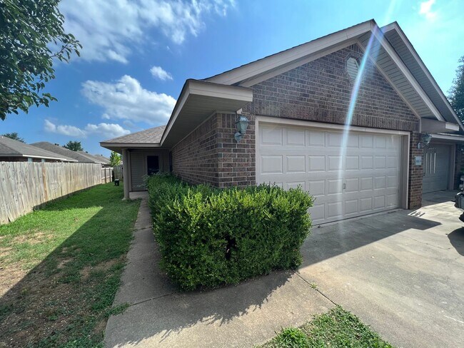 Building Photo - 1825 Wilder Ln Unit A