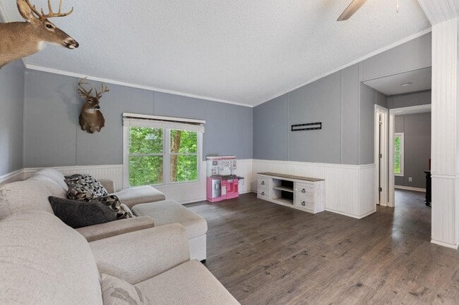 1022 Dogwood Ln