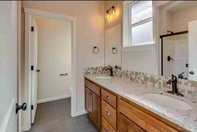 Photo - 629 NW Rimrock Dr