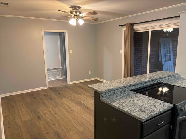 Photo - 9370 Blom Blvd