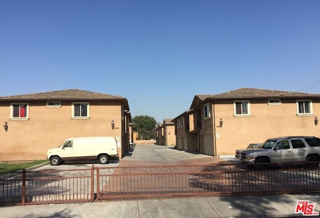 5247 Clara St Unit 1/2