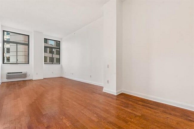 Photo - 311 Washington St