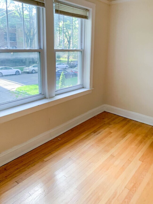 Photo - 4913 N Hermitage Ave Unit 2