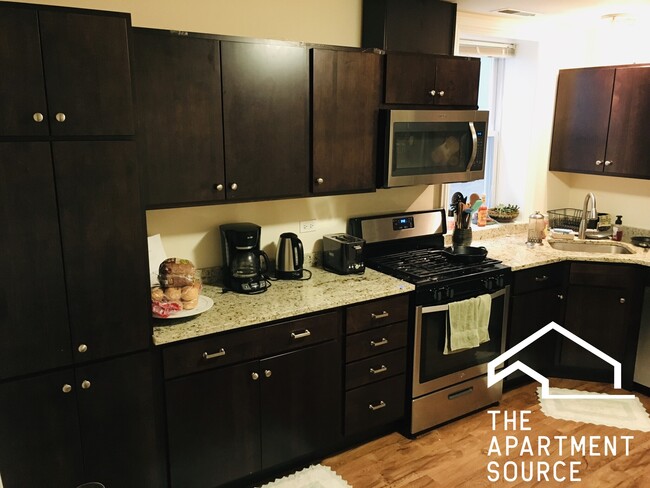 Photo - 3804 W Diversey Ave Unidad G