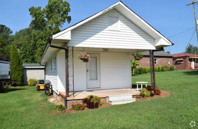 Building Photo - Charming, Partially Furnished Cottage-Styl... Rental