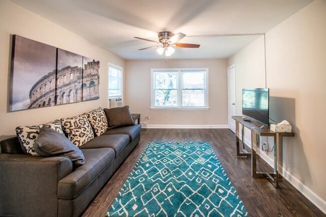 Building Photo - One Bedroom in Dundee Available Now!! Rental