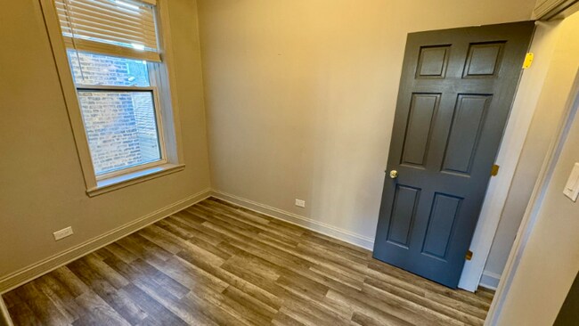 Photo - 1254 N Bosworth Ave Unit 2R