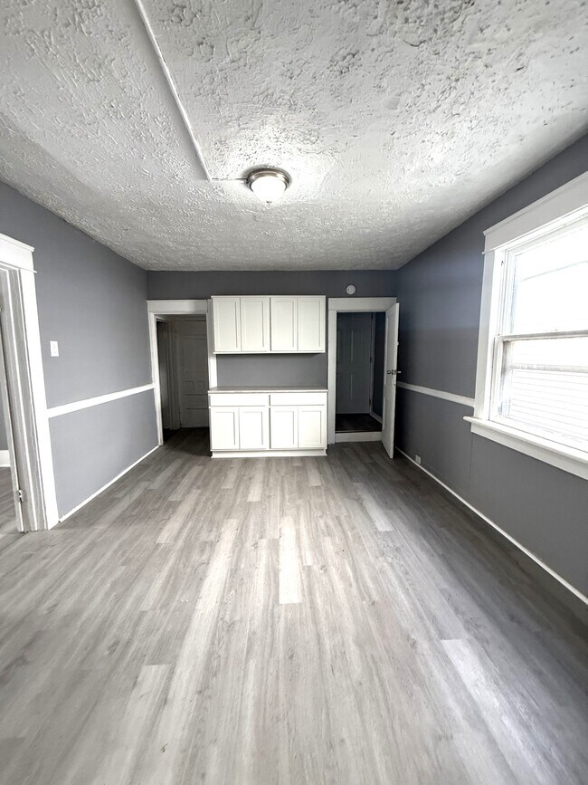 Building Photo - 540 E 22nd St Unit 1
