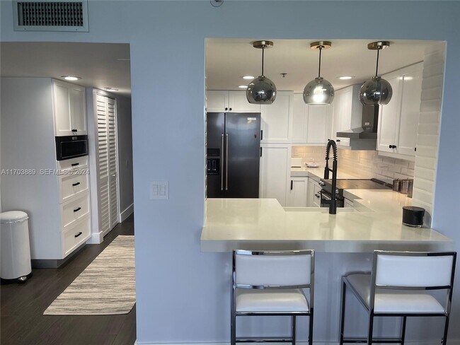 Photo - 2555 Collins Ave Unit 1409