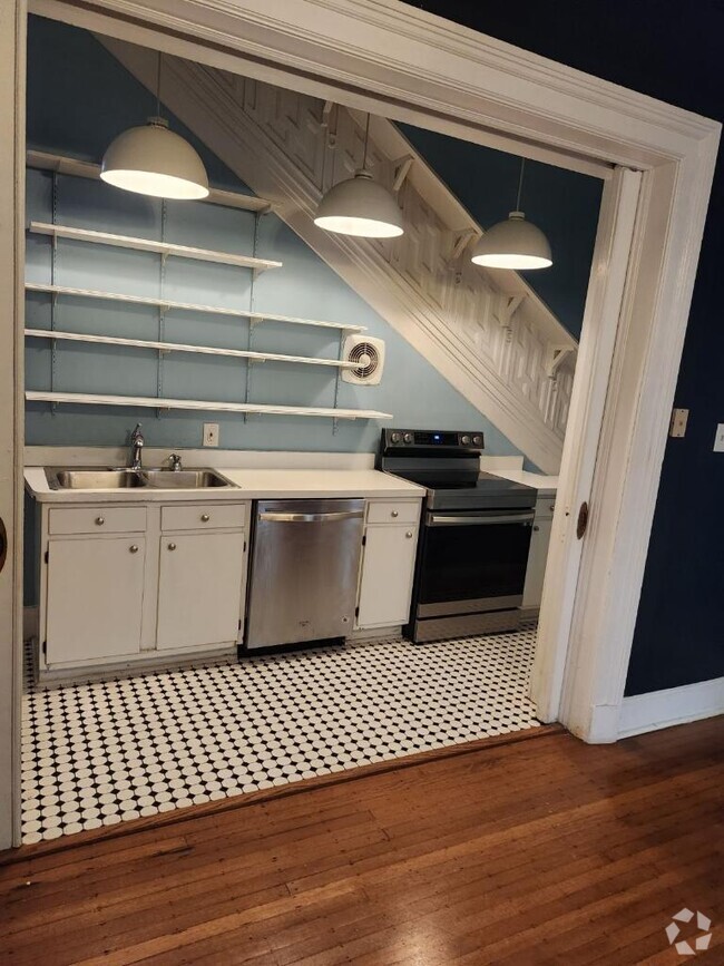 Building Photo - 2417 Saint Charles Ave Unit I Rental