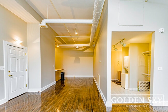 Photo - 301 S Walnut St