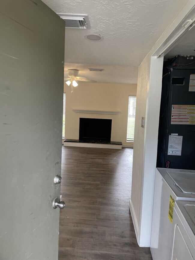 Entrada por la puerta principal - 15919 Golf Club Dr Unidad 109D