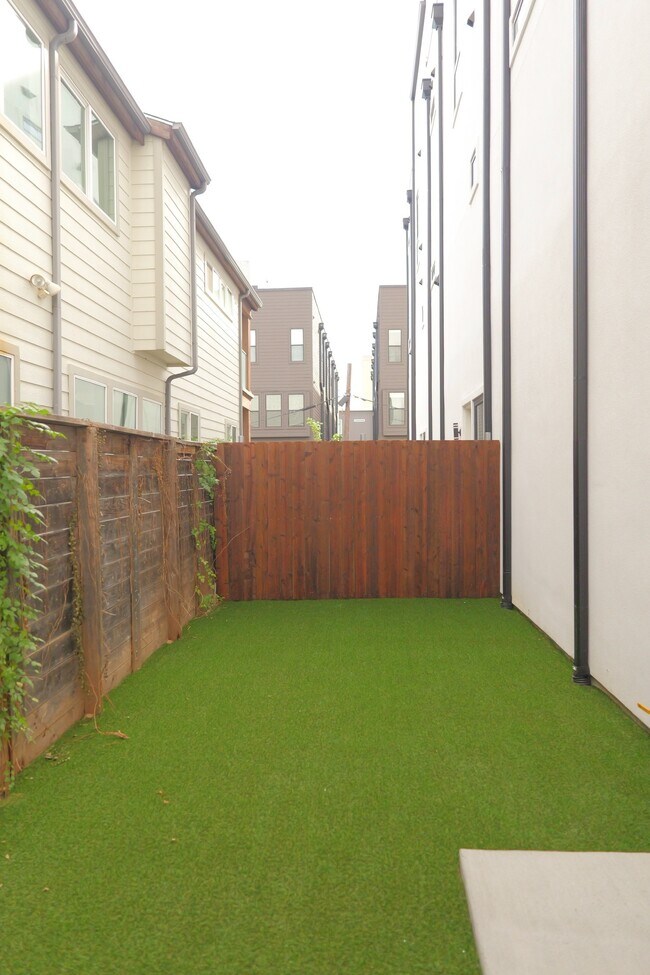 Photo - 4200 Munger Ave