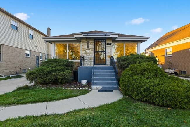 Building Photo - 4656 N Narragansett Ave