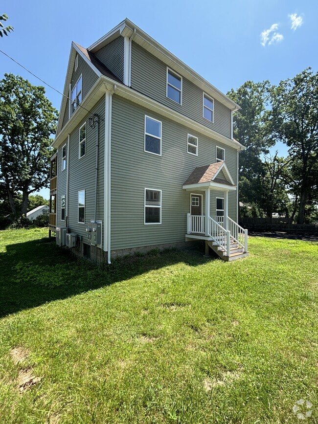 Building Photo - 374 Robinson Ave Unit 2 Rental