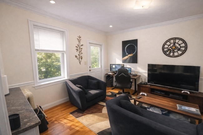 Building Photo - 4 Park Vale Ave Unit 12