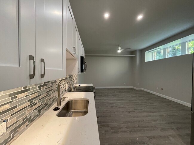 Photo - 415 Washington St Condo Unit B